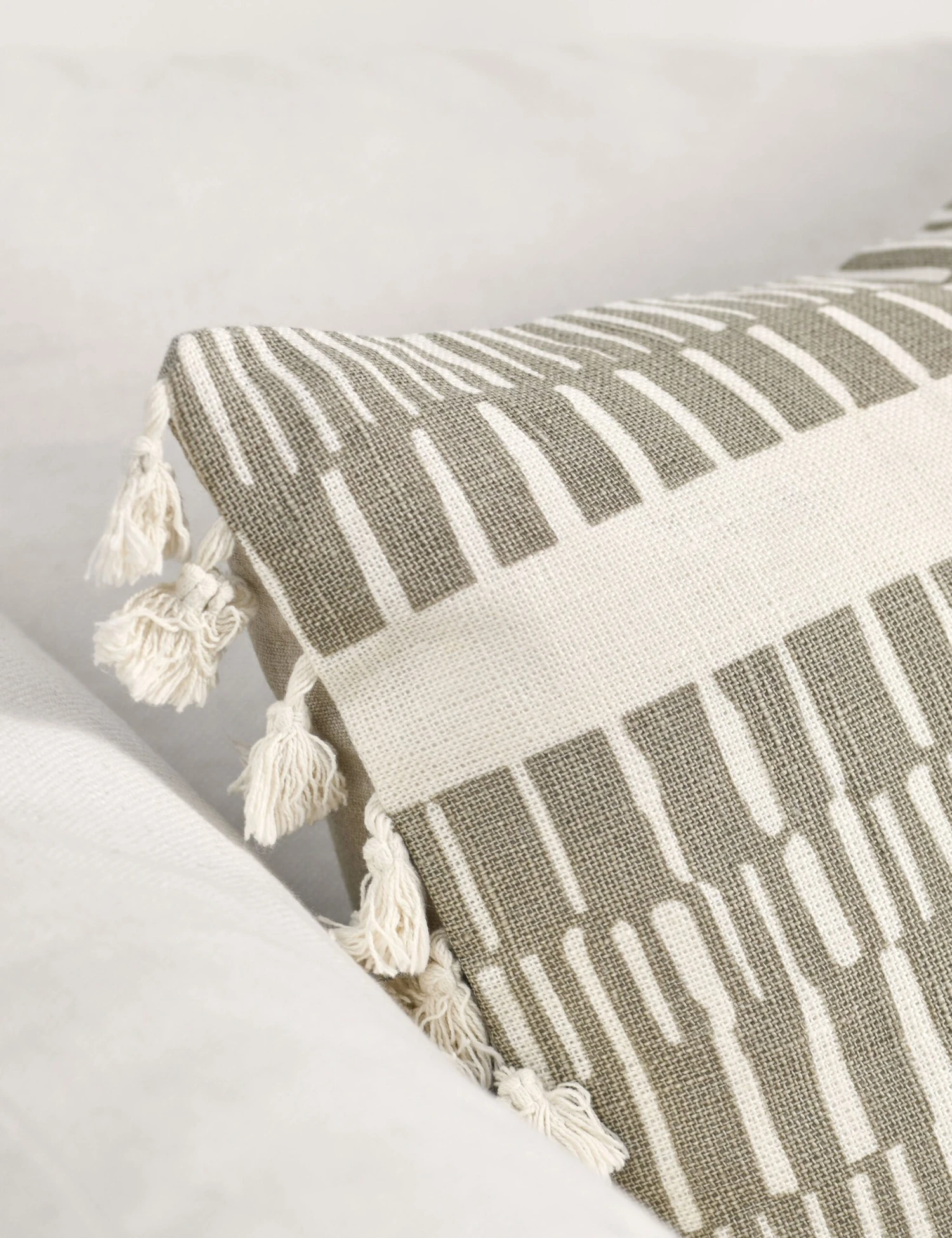 Morgana Linen Pillow - Image 20