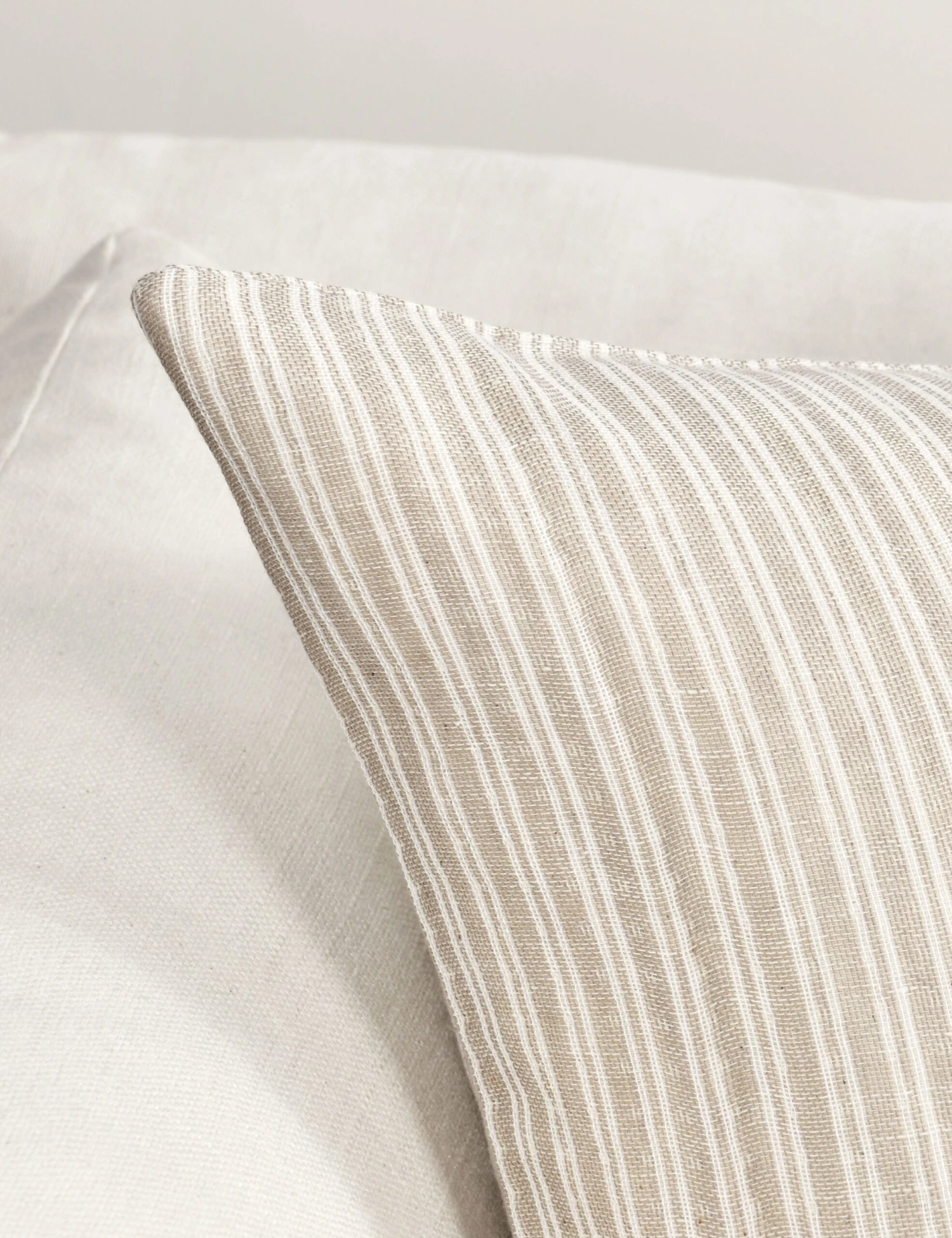 Nevya Pillow - Image 17